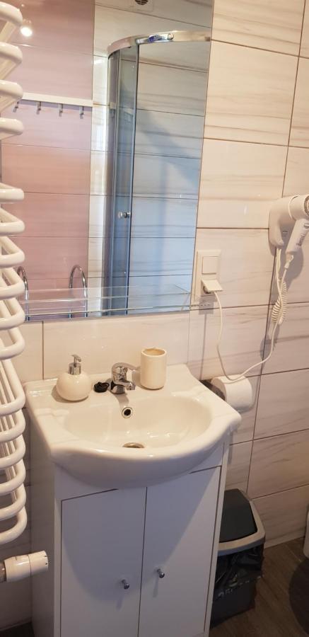 Apartamenty Maja -Pokoje - Domy Wakacyjne -Basen Podgrzewany -Jacuzzi - Sauna Łeba Eksteriør bilde